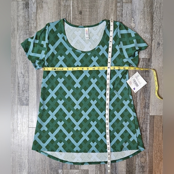 💜LuLaRoe  Size S Blouse Shirt Green Geometric❤️ - Picture 4 of 4